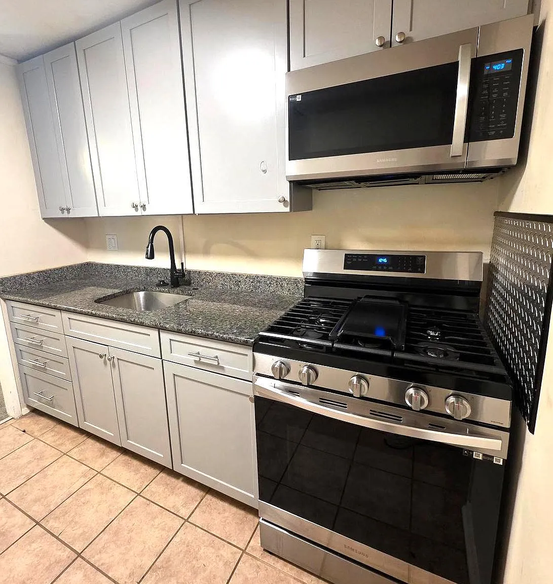 2 bed, 886 sqft, $2,123 — Photo 4