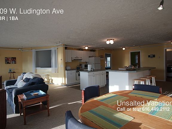 4th image of 809 W Ludington Ave