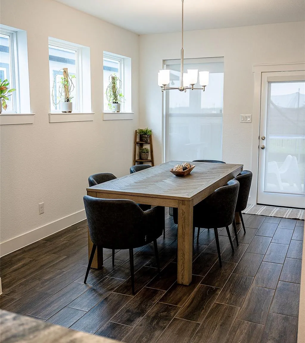4 bed, 3.5 bath, 2646 sqft, $3,395 — Photo 4