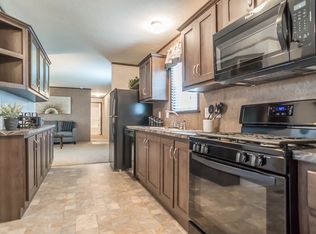 109 Pennsylvania Ave, Elyria, OH 44035