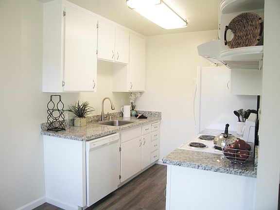 3rd image of 2309 Rock St APT 17