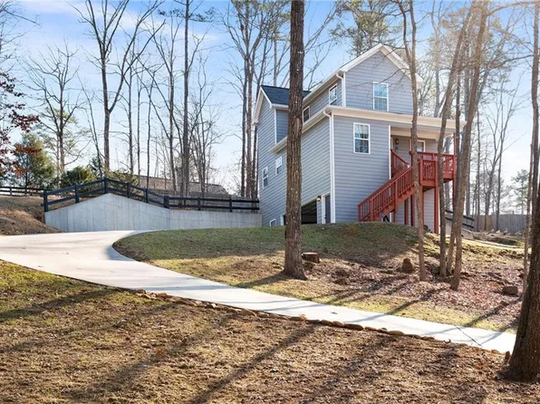 15 Swallow Dr SE, White, GA 30184