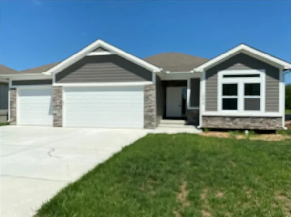 10510 Augusta Dr, Kansas City, KS 66109