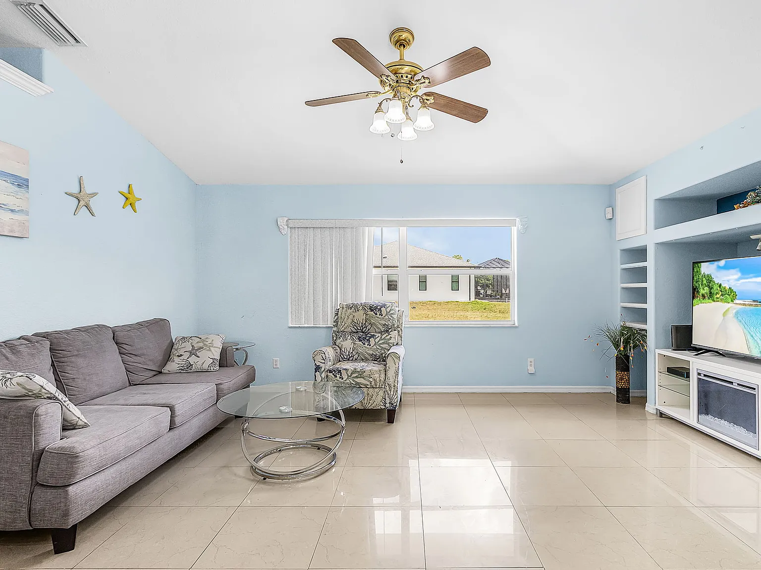 3 bed, 2.0 bath, 1920 sqft, $2,580 — Photo 4