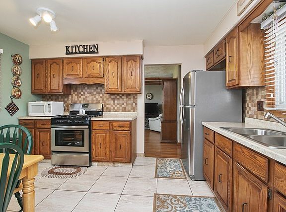 3rd image of 415 N Orchard Dr