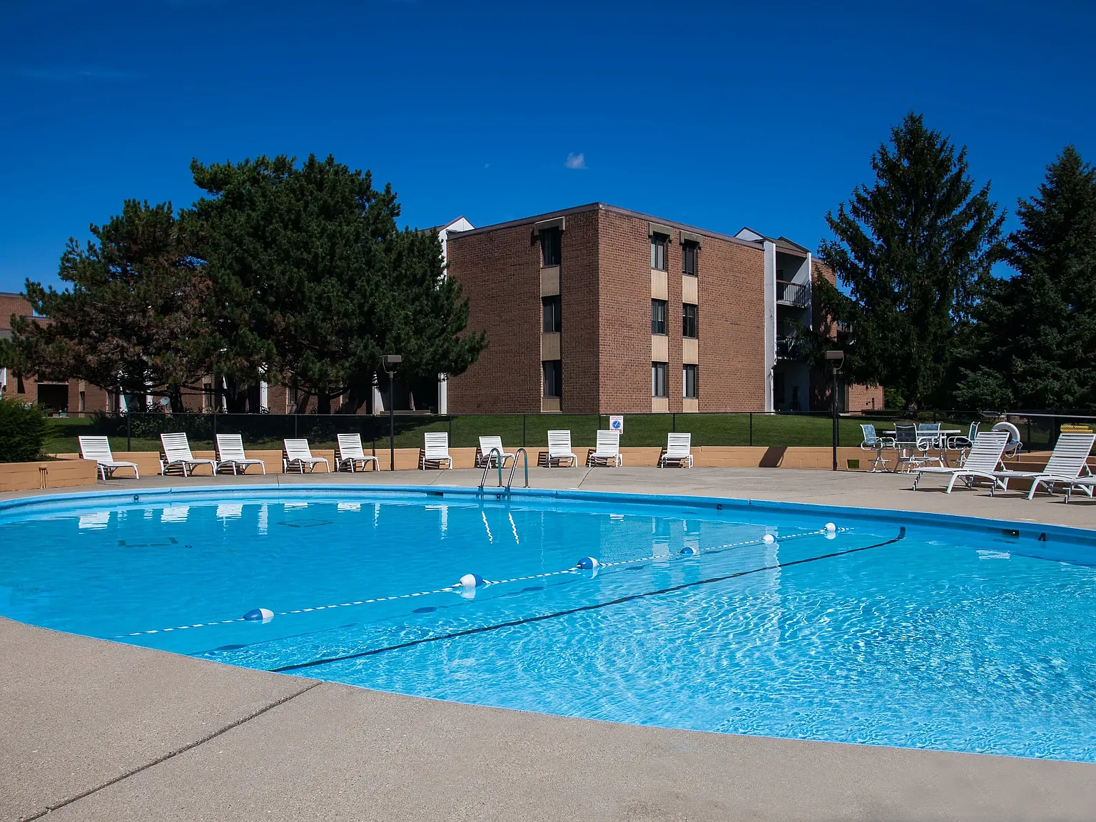 Park Plaza Apartments — Photo 2
