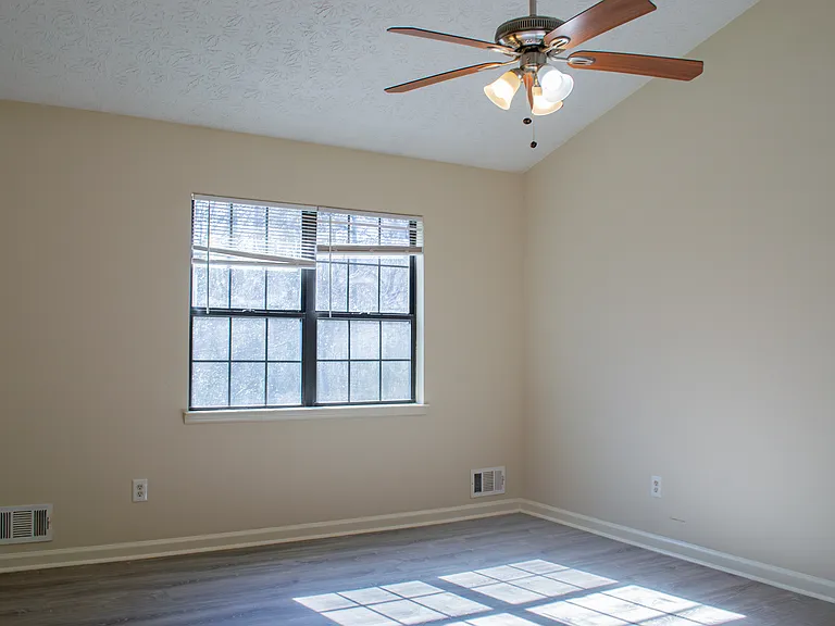 608 Wood Knoll Ct — Photo 16
