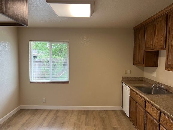 4th image of 352 W Main Ave