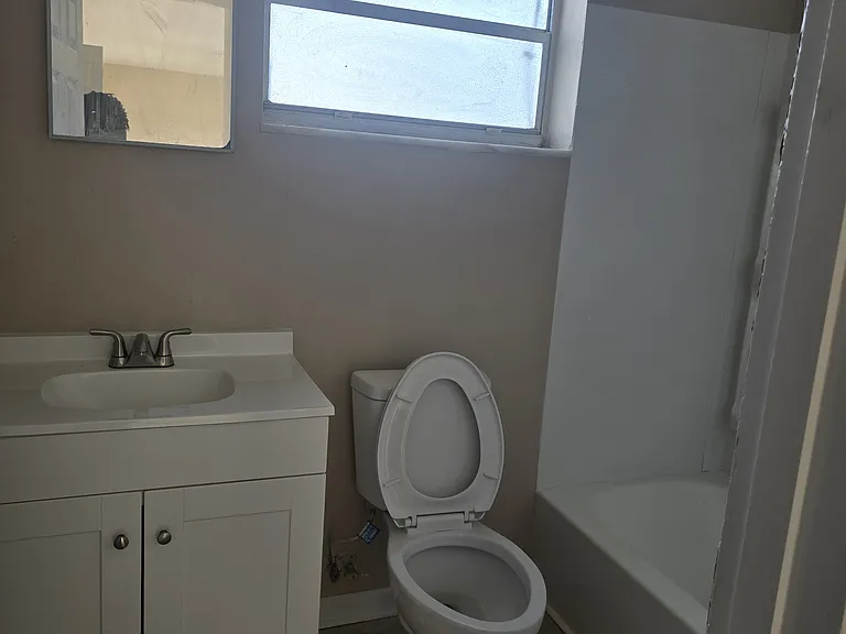 945 Shorecrest Ave — Photo 6