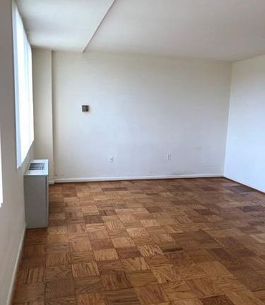 3rd image of 10401 Grosvenor Pl APT 1007