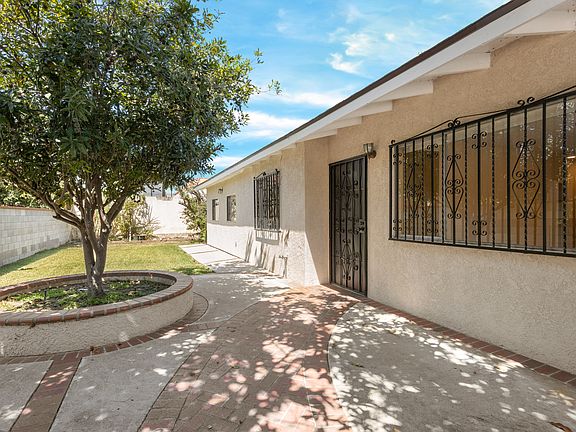 3rd image of 207 E Flora St #209