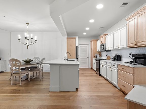 4th image of 2180 Waterview Dr. #1044