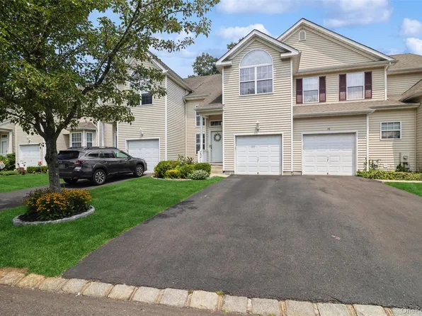34 Cranberry Circle, Medford, NY 11763
