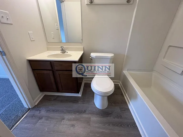 150 E Village Rd — Photo 7