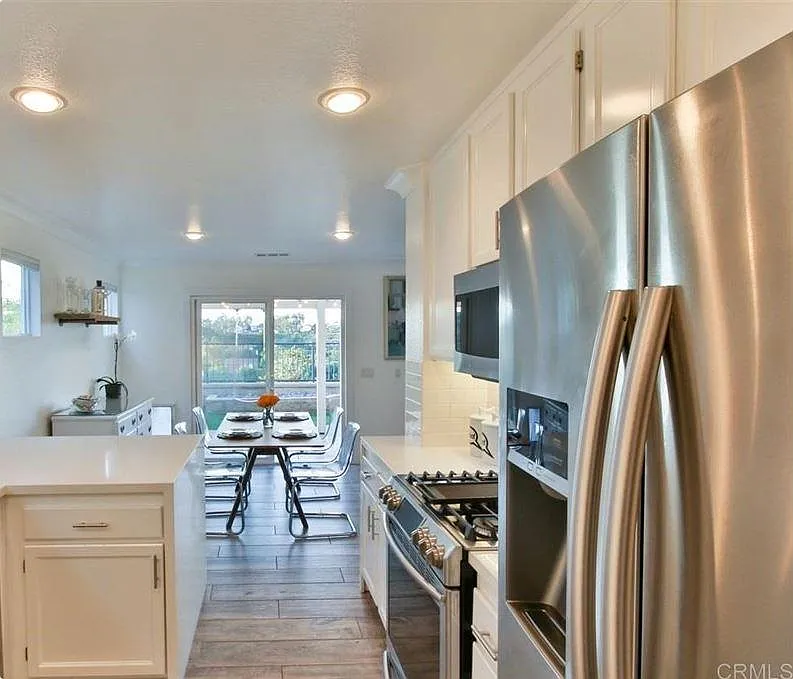 3 bed, 2.5 bath, 1500 sqft, $4,200 — Photo 4