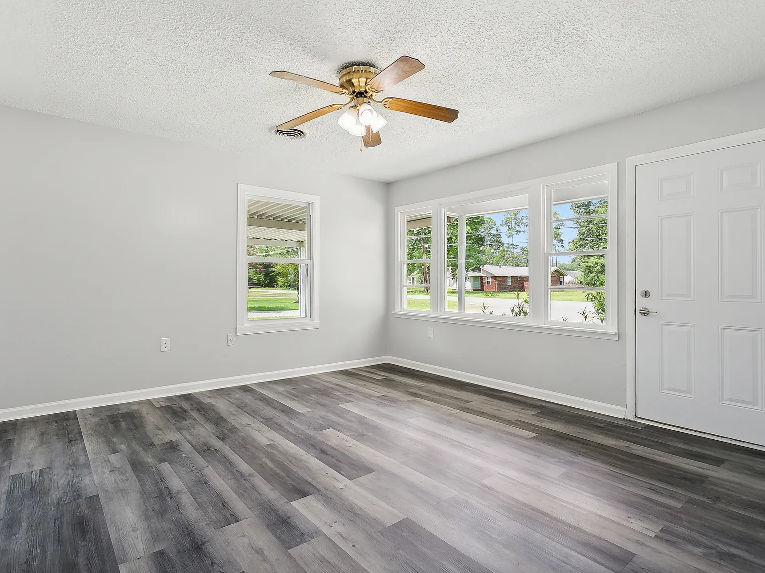 4 bed, 2.5 bath, 1405 sqft, $1,725 — Photo 4