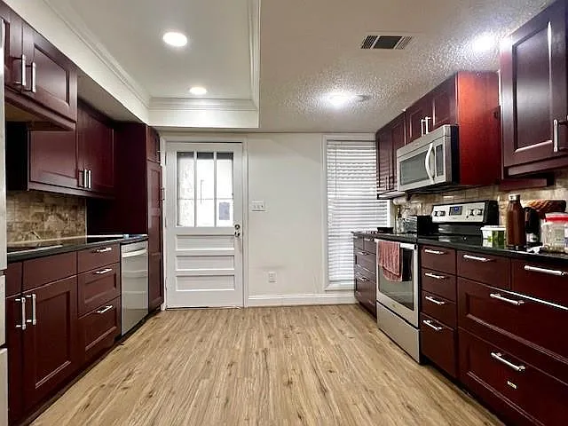 698 Serramonte Dr — Photo 3