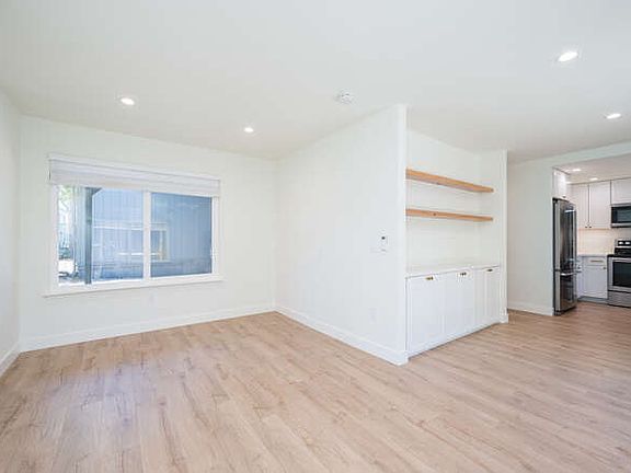 5th image of 680 Morro St APT B