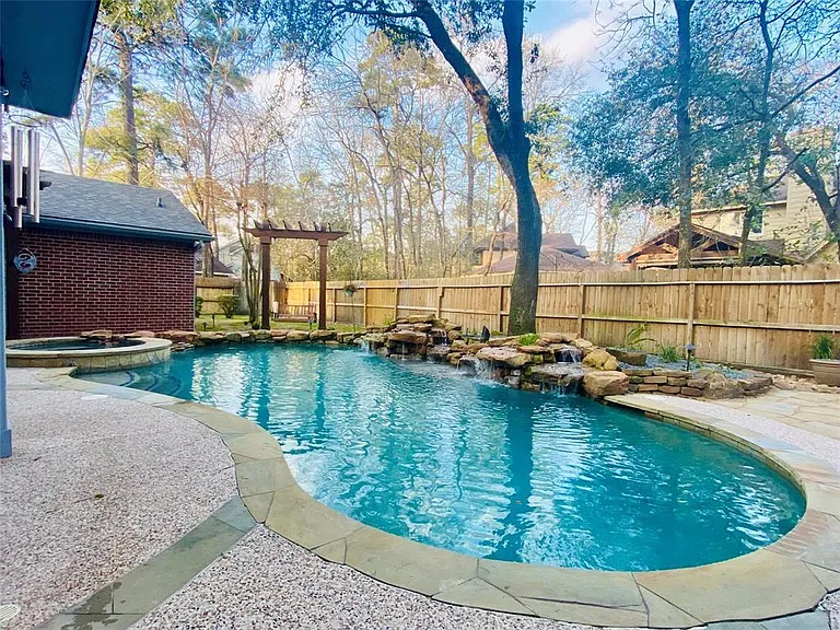 39 Silent Brook Pl — Photo 3