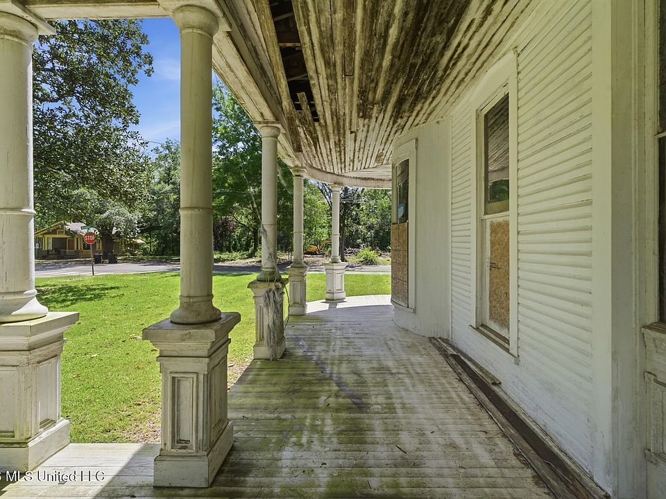37th image of 530 Buschman St