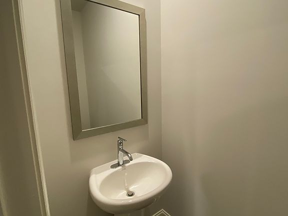 4th image of 213 Vista Ln #4