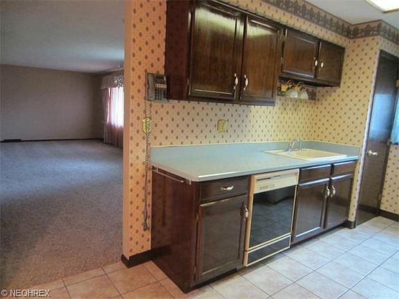 3rd image of 15700 Pinewood Dr