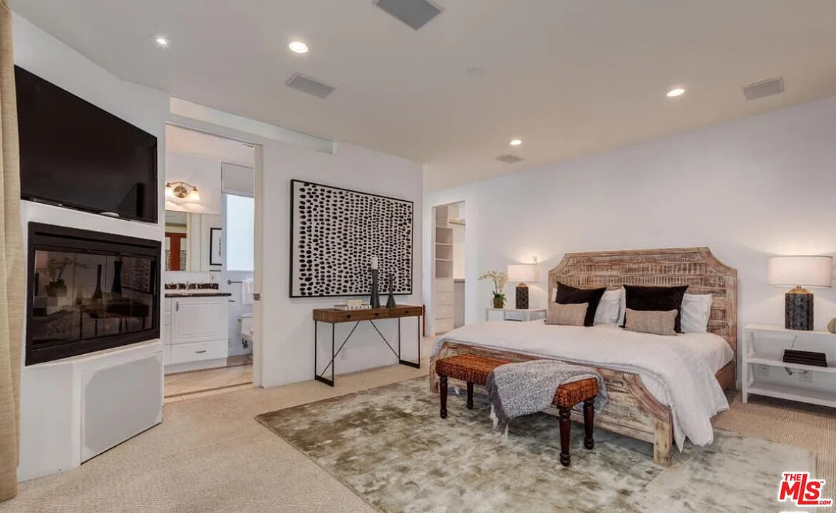 2 bed, 2.5 bath, 2368 sqft, $20,000 — Photo 2