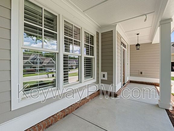 3rd image of 232 Dixon Ct