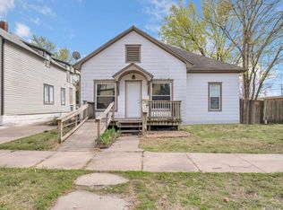 209 E 4th St, Newton, KS 67114
