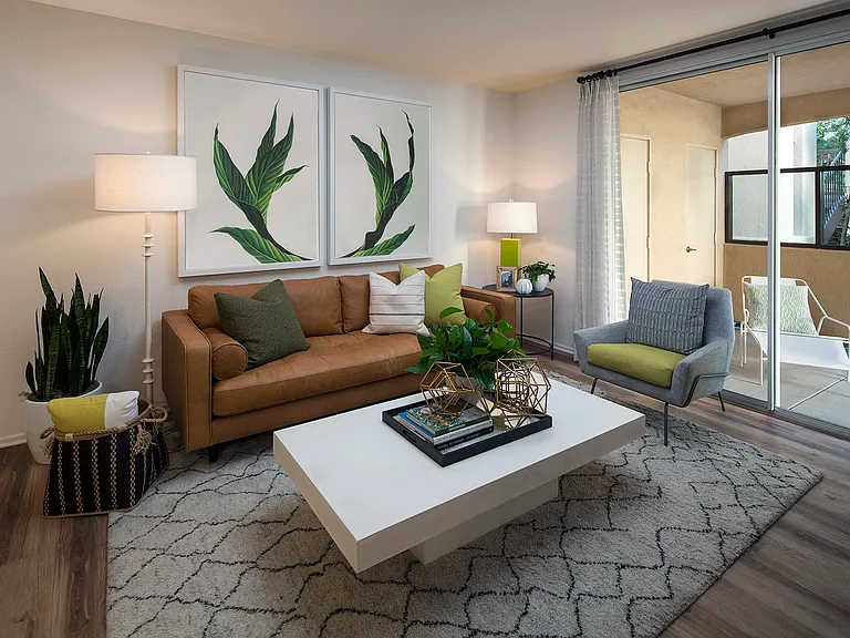 Las Palmas Apartment Homes — Photo 18