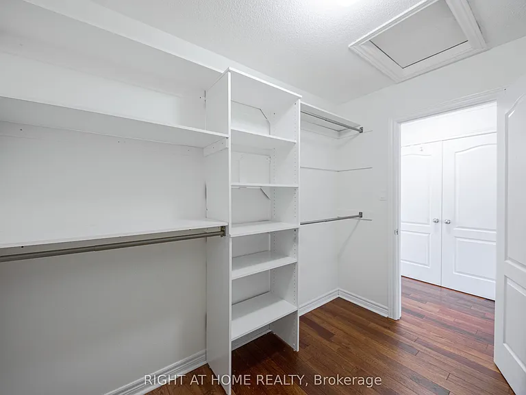 11 Amstel Ave — Photo 25