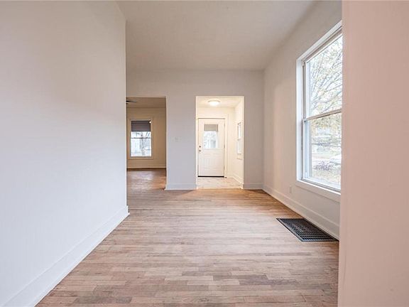 4th image of 818 N Keystone Ave