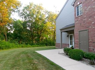 4501 N Thornhill Dr, Peoria, IL 61615