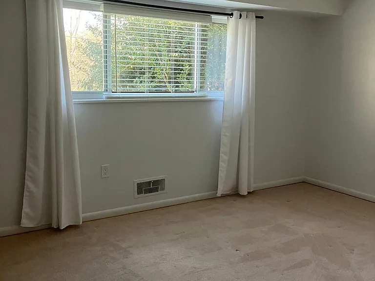10620 Weymouth St #101 — Photo 58