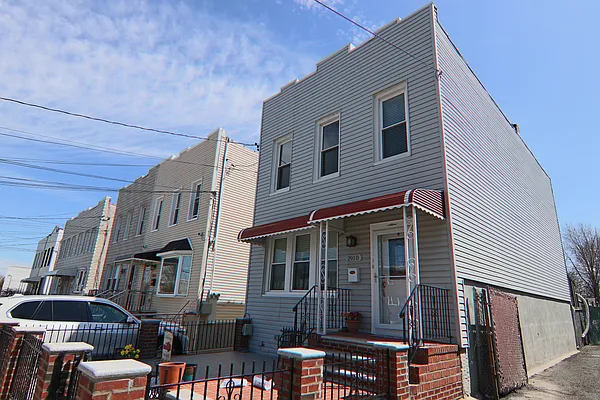 Rented by PMG Real Estate  | media 16