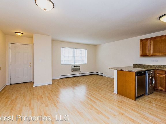 4th image of 1004 Des Plaines Ave APT 14