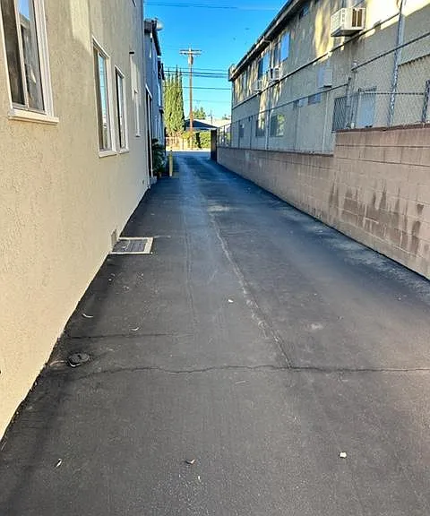 11610 Oxnard St #1 — Photo 19