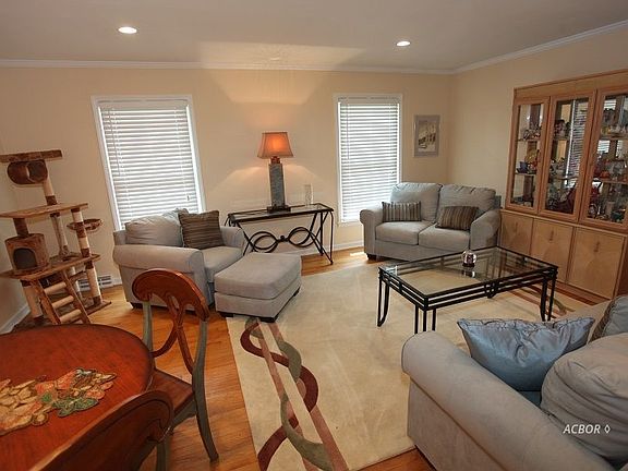 3rd image of 18 Willowood Dr