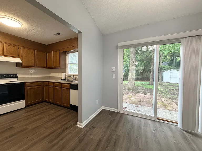 4607 Beechcroft Dr — Photo 12