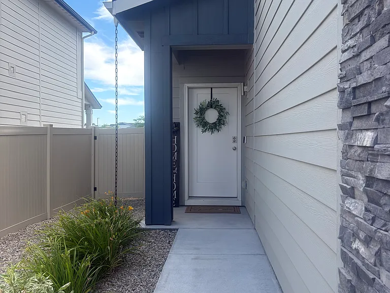 288 S Calf Creek Ave — Photo 2