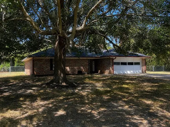 640 42nd St SW, Paris, TX 75460