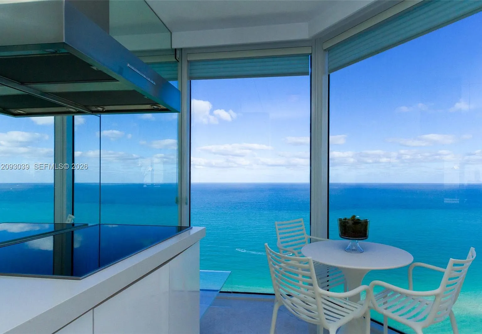 Green Diamond Condo — Photo 1