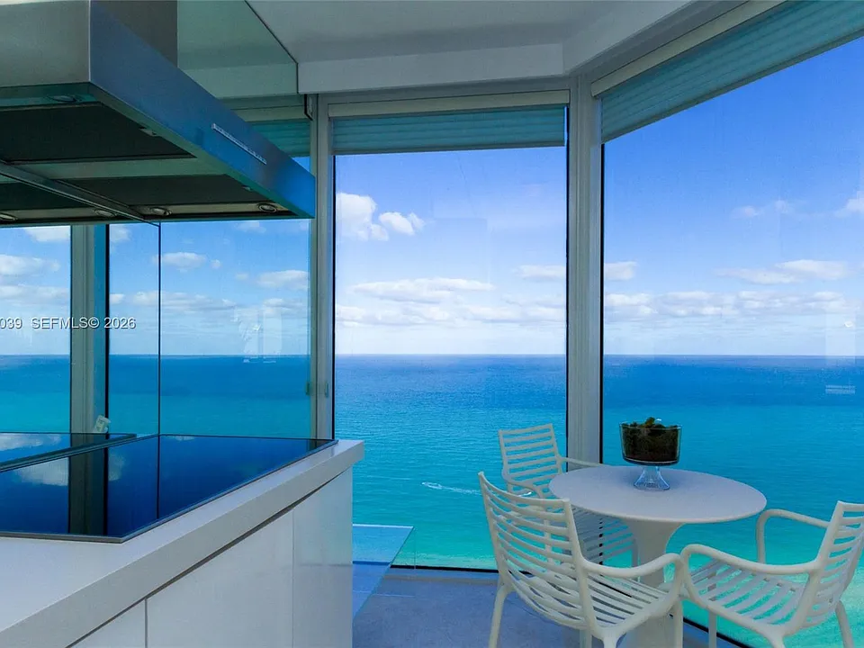 4775 Collins Ave #3203