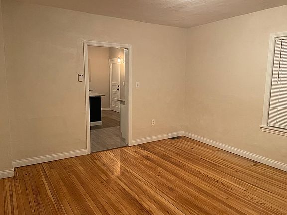 3rd image of 15823 Trafalgar Ave