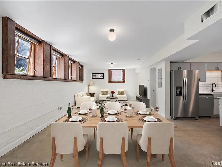 389 Saint Clair St #101 — Photo 7