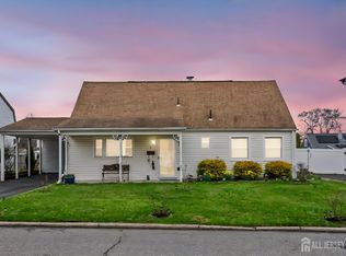 5 W Arthur Pl, Iselin, NJ 08830