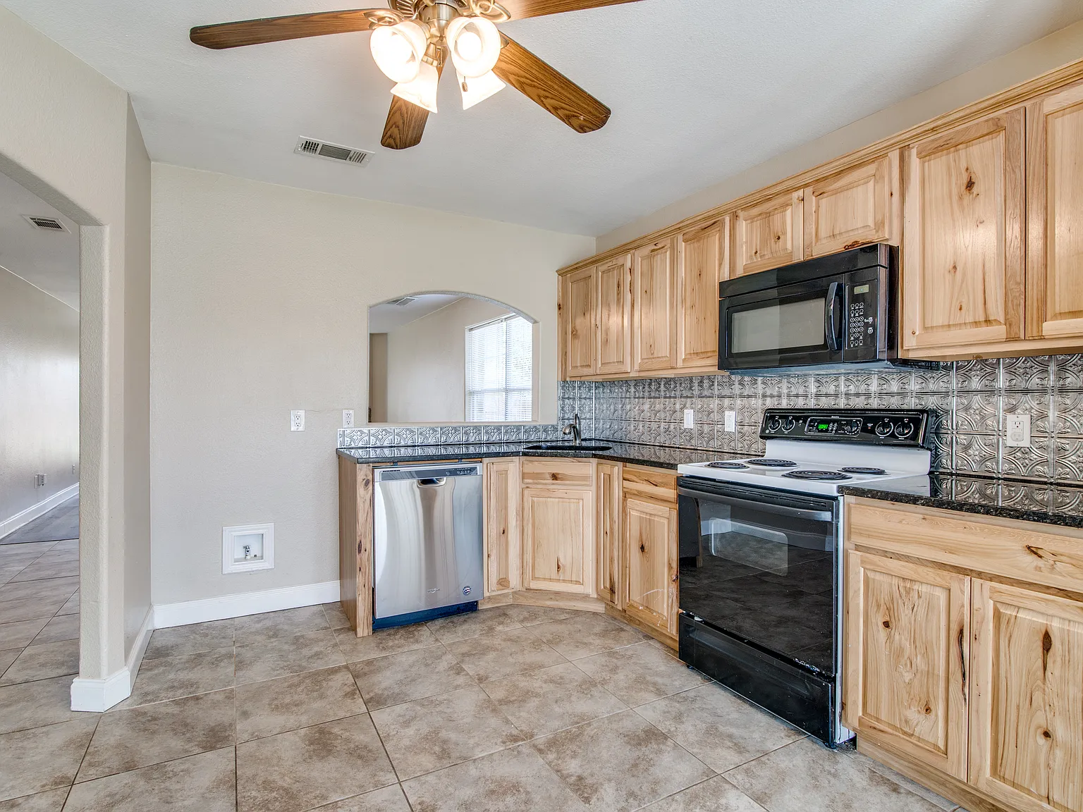 Royse City, TX - House - $2,295.00 July 2024 — Photo 4