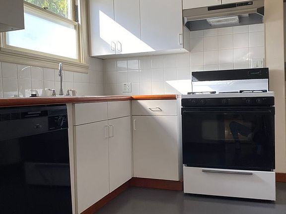 3rd image of 1343 1/2 Calumet Ave #8465506