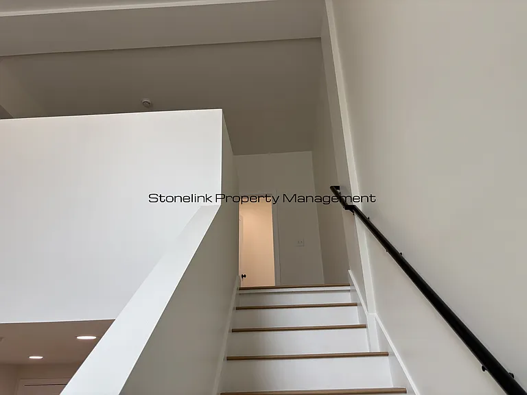 265 Manton Ave — Photo 13