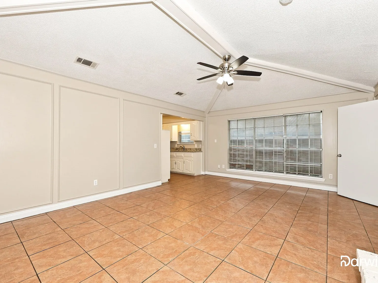 3 bed, 2.0 bath, 1587 sqft, $2,315 — Photo 4